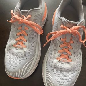 Hoku size 9.5 tennis shoes